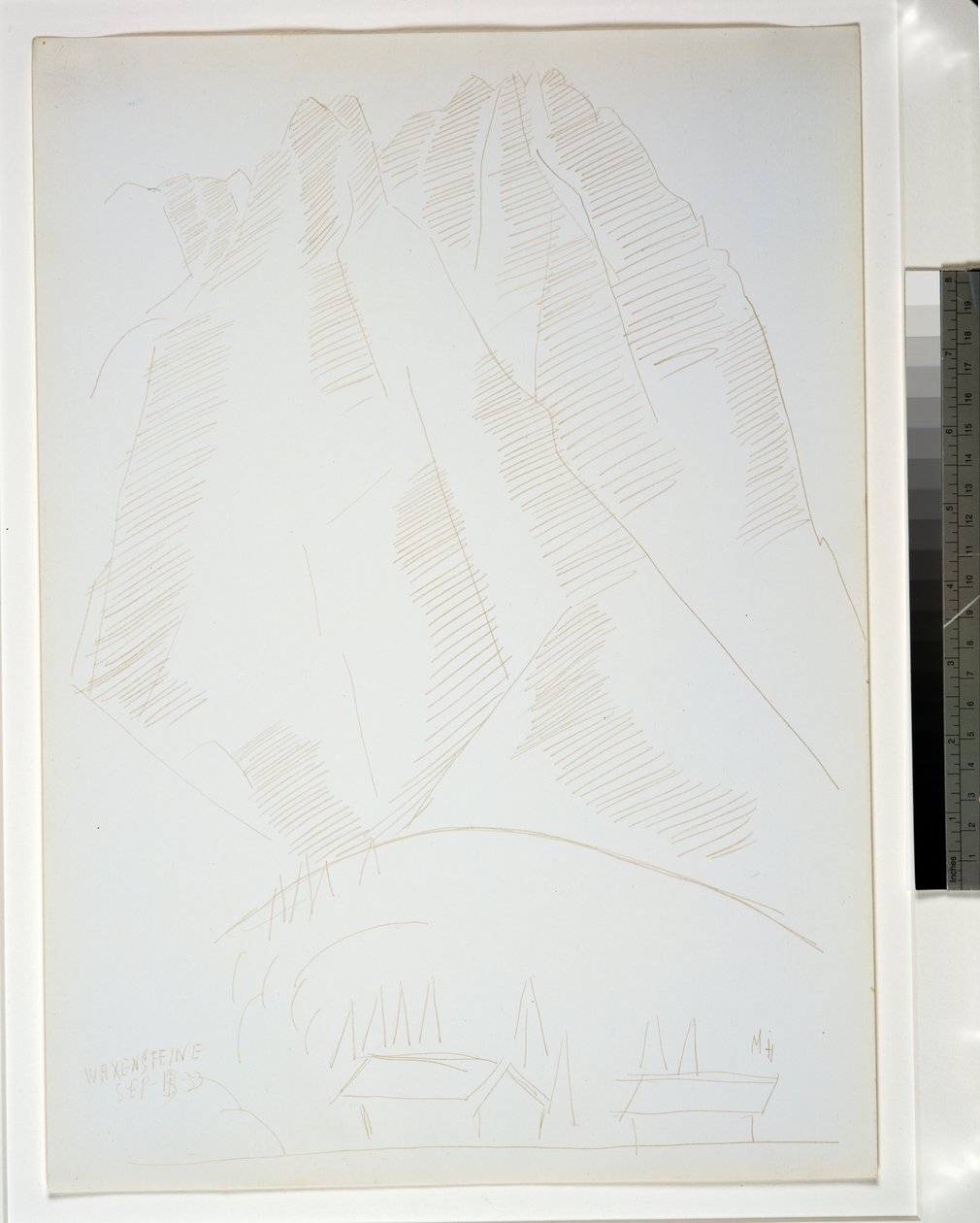 Bergslandskap med två byggnader i förgrunden av Marsden Hartley