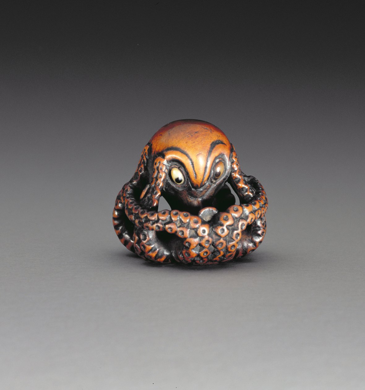 Netsuke föreställande en bläckfisk, ca 1760-70 (trä & inlagt horn) (för baksidan se 193822) av Masanao
