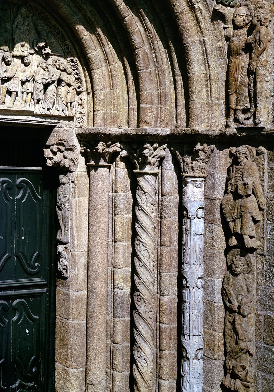 Detalj av Portico de las Platerias med bilder av trettiodagen och passionsfotot av Master Mateo
