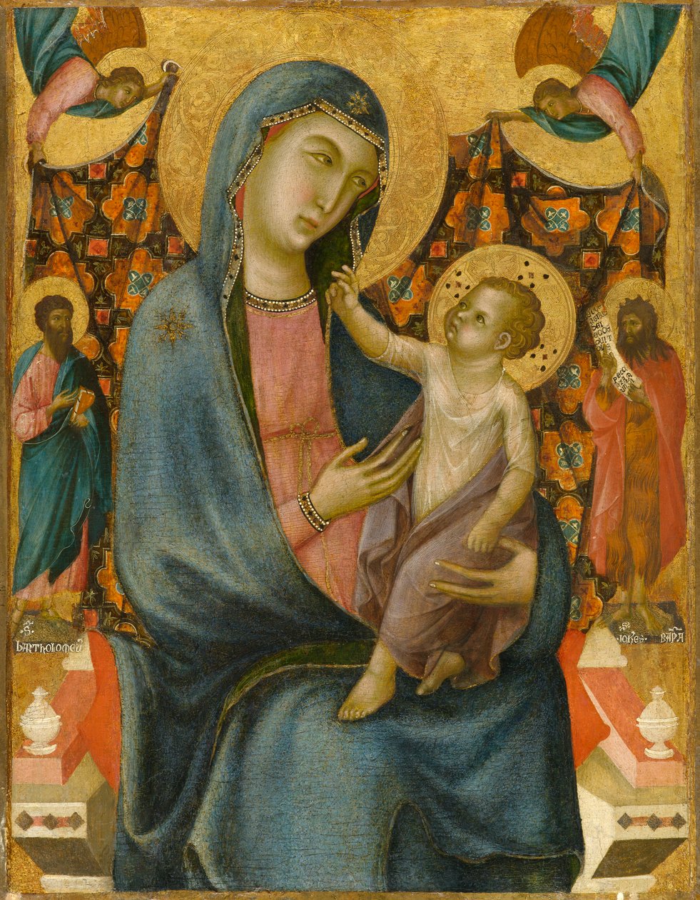 Madonna och barn med St. Bartolomeus och St. Johannes Döparen, cirka 1320 (tempera och bladguld på panel, överförda till duk) av Master of San Torpe