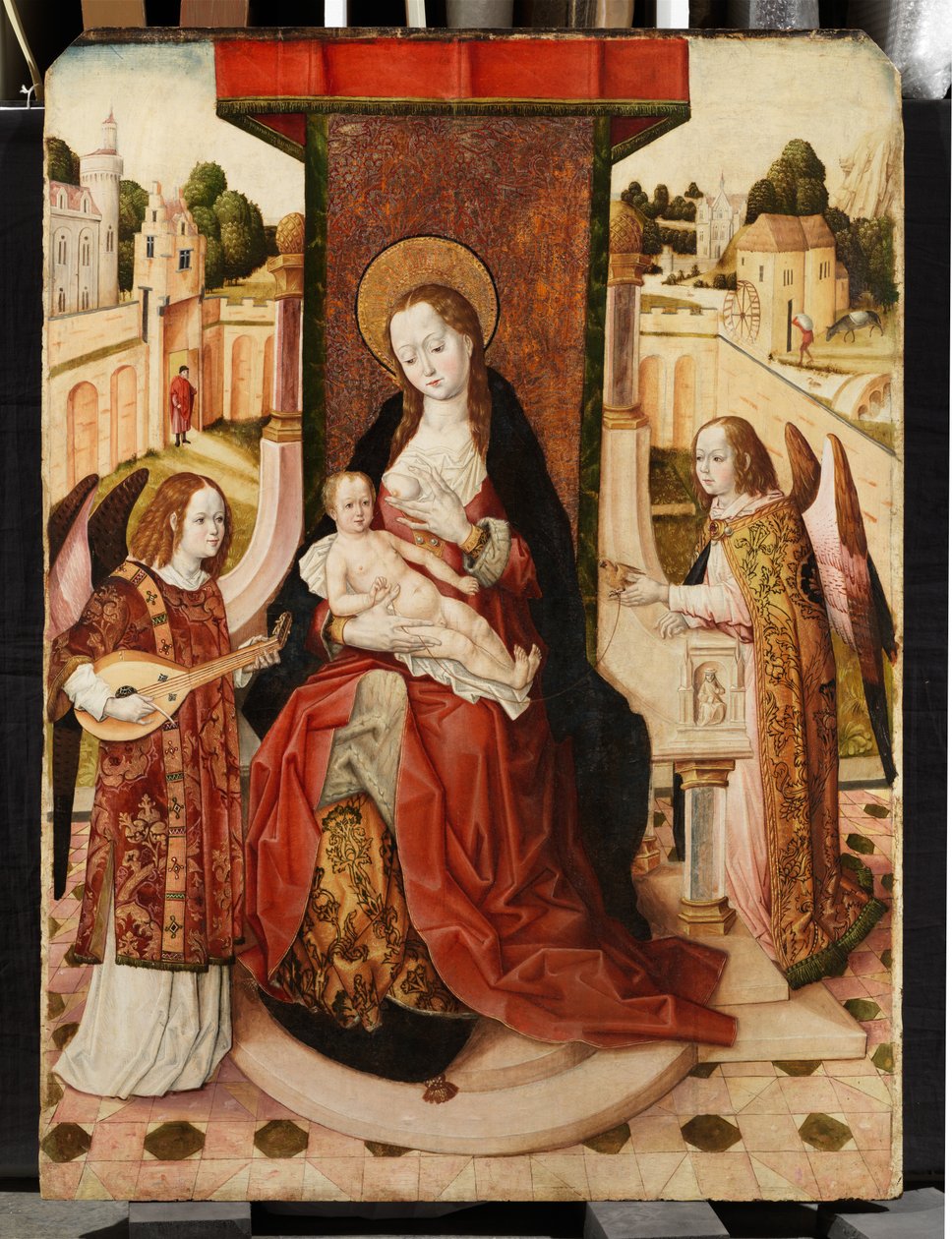 Triptyk av Jungfru och barn med två änglar, detalj av Madonna och barn från centralpanelen, ca 1500 (se även 225325, 225326) av Master of the Lee Triptych Master of the Lee Triptych