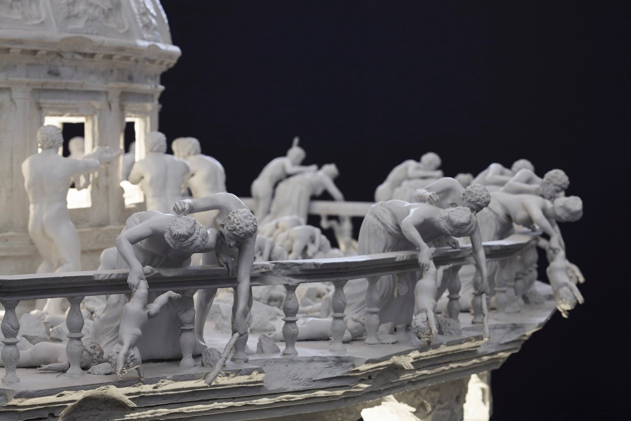All Things Fall, 2014 (stål, aluminium, gips, harts, LED-lampor, motor) av Mat Collishaw