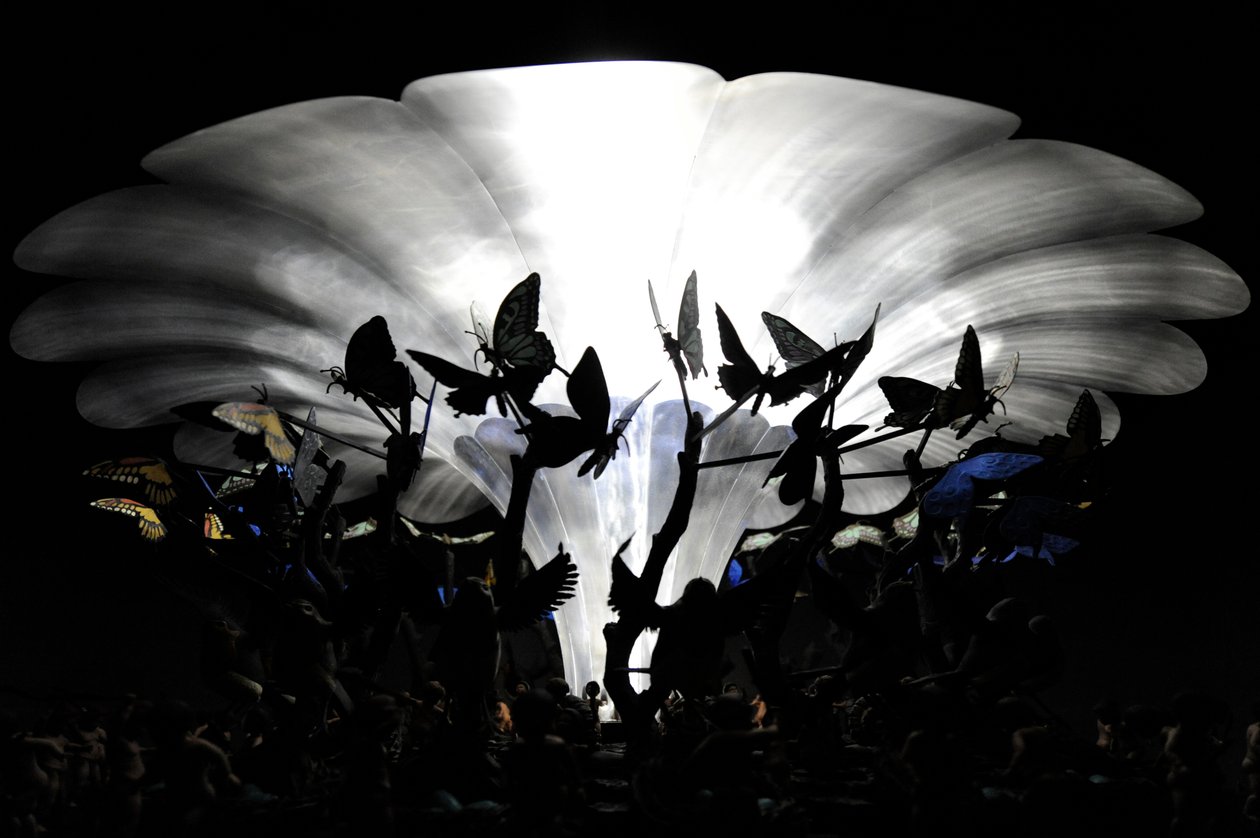 The Garden of Unearthly Delights, 2009 (stål, aluminium, gips, harts, LED-lampor, motor) av Mat Collishaw