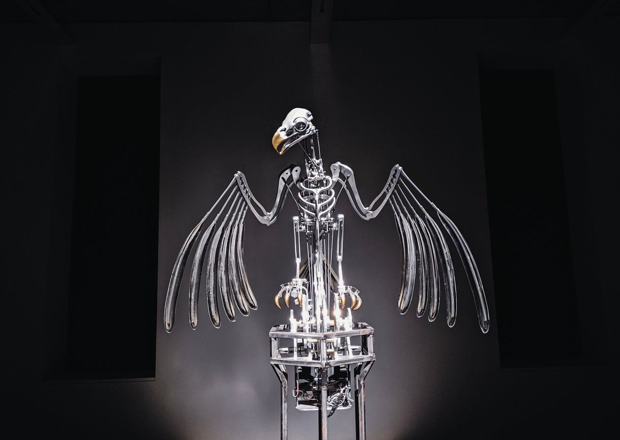 The Nerve Rack, 2019 (Acetal, Akryl, Aluminium, Mässing, Elektriska kretsar, Färg, PVC, Resin, Servomotorer, Stål) av Mat Collishaw