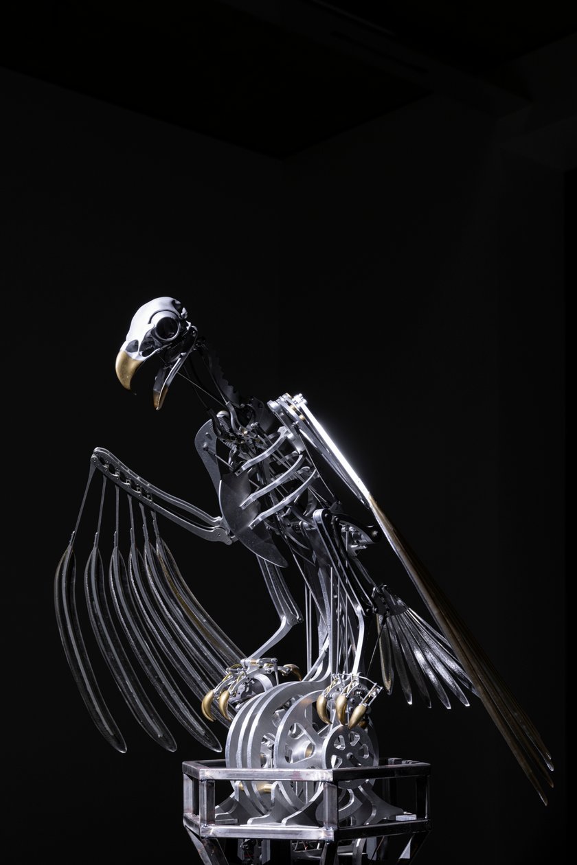 The Nerve Rack, 2019 (Acetal, Akryl, Aluminium, Mässing, Elektriska kretsar, Färg, PVC, Resin, Servomotorer, Stål) av Mat Collishaw