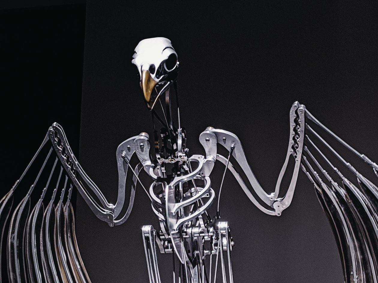 The Nerve Rack, 2019 (Acetal, Akryl, Aluminium, Mässing, Elektriska kretsar, Färg, PVC, Resin, Servomotorer, Stål) av Mat Collishaw