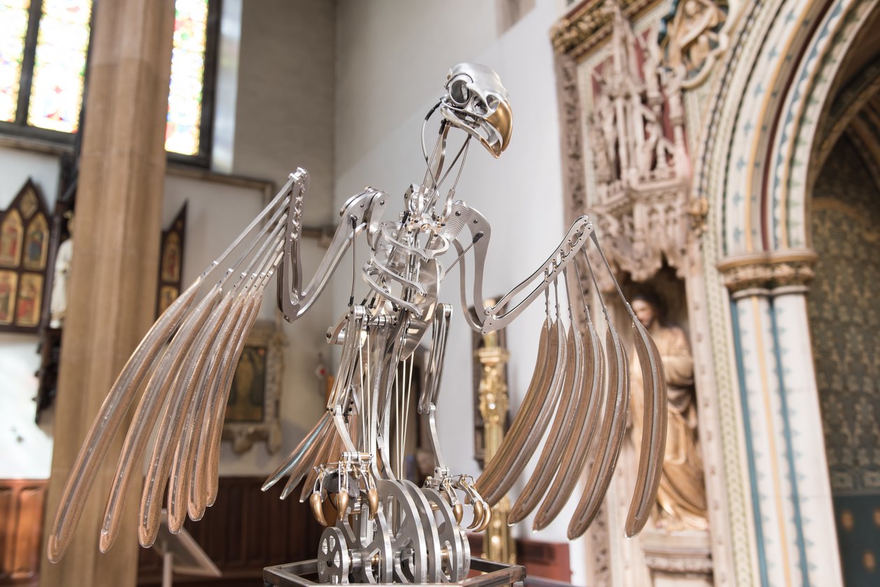 The Nerve Rack, 2019 (Acetal, Akryl, Aluminium, Mässing, Elektriska kretsar, Färg, PVC, Resin, Servomotorer, Stål) av Mat Collishaw