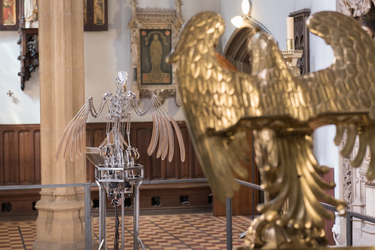 The Nerve Rack, 2019 (Acetal, Akryl, Aluminium, Mässing, Elektriska kretsar, Färg, PVC, Resin, Servomotorer, Stål) av Mat Collishaw