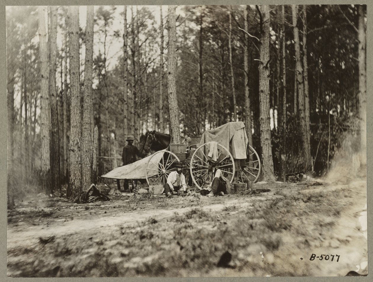 Bradys fotoutrustning framför Petersburg, Virginia 1864 av Mathew B. Brady