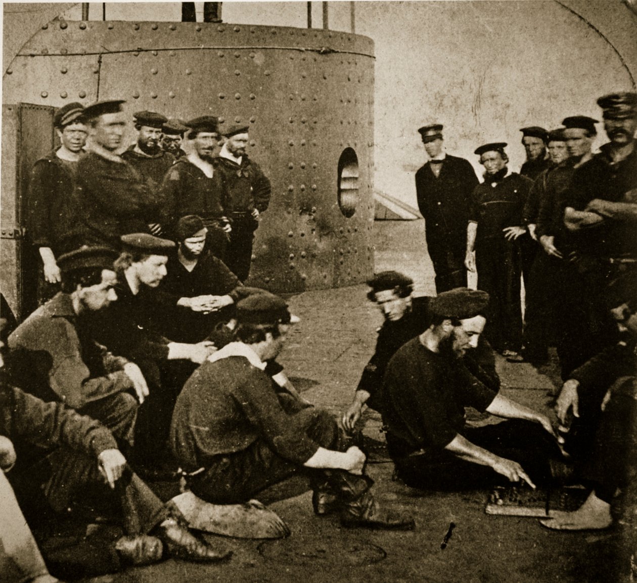 Besättningen på den ursprungliga "Monitor" på däck, 1862 av Mathew B. Brady
