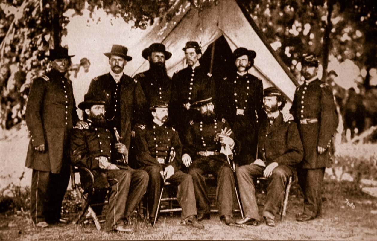 General Jefferson C. Davis och stab, 1861-65 (sepiafoto) av Mathew B. Brady