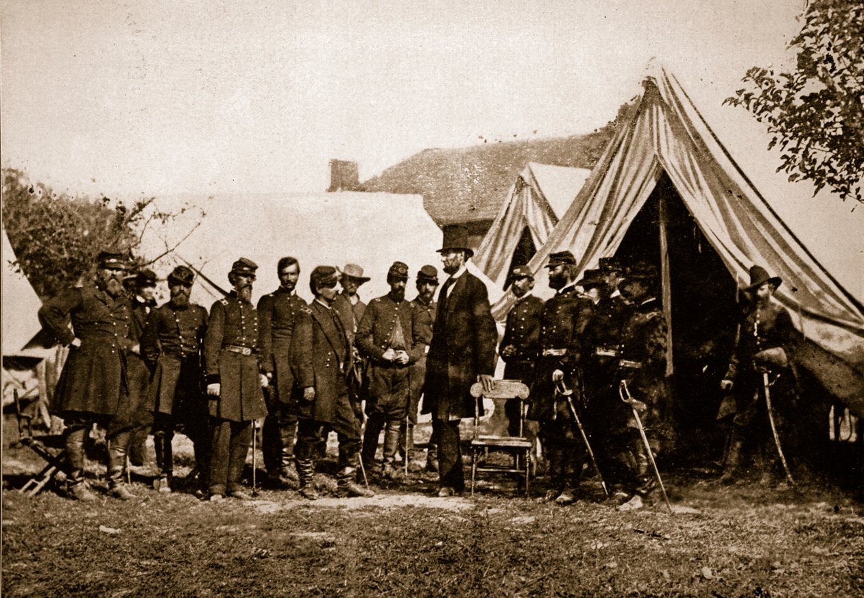 President Lincoln besöker lägret i Antietam, 4 oktober 1892 (sepiafoto) av Mathew B. Brady
