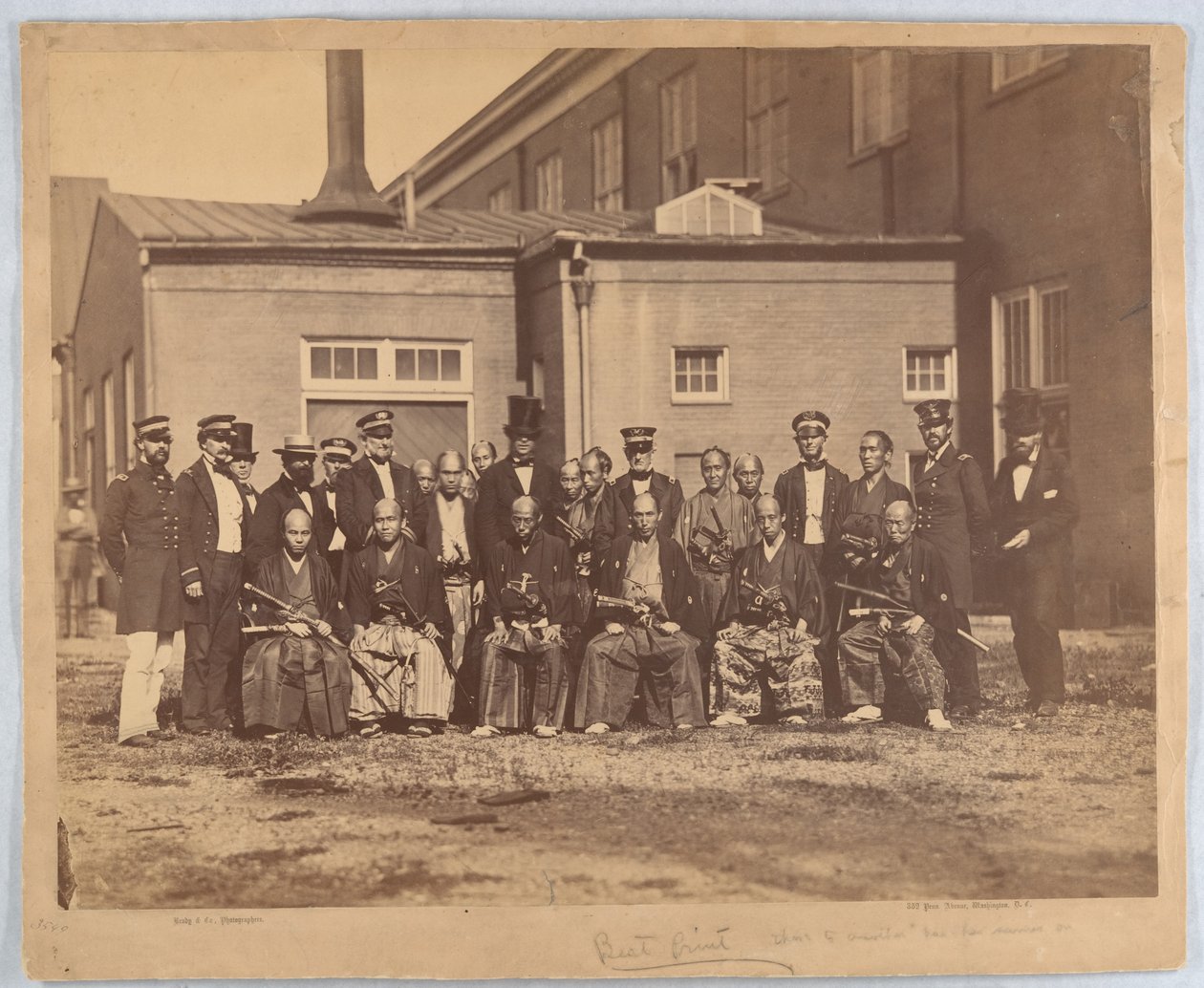 [Japanska ambassaden, Navy Yard, Washington, DC] av Mathew B. Brady