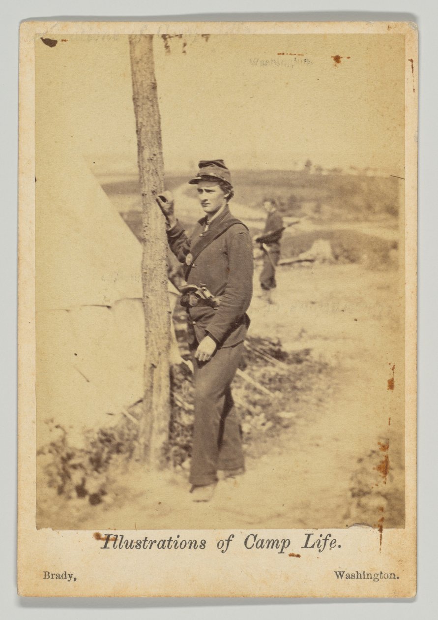 Stående soldat med pistol i bältet av Mathew B. Brady