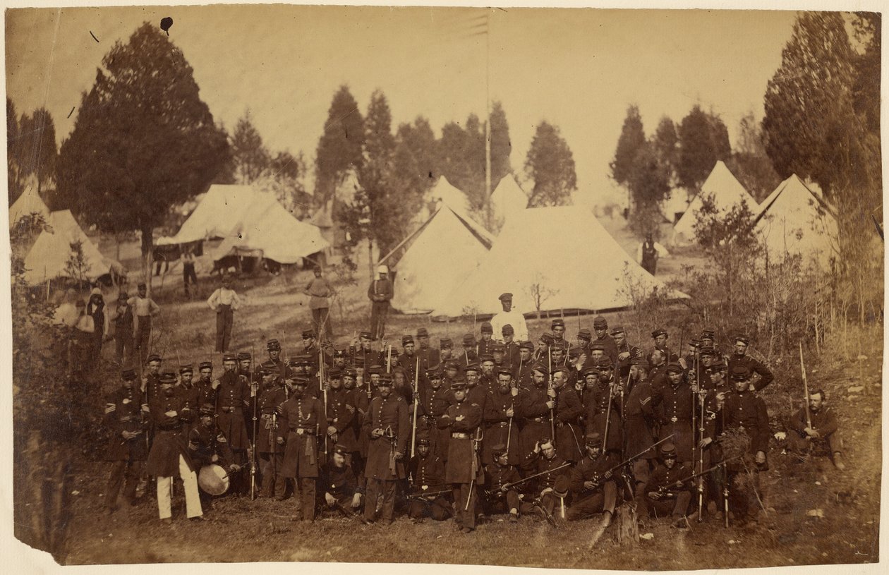 Tredje Connecticut-regementet, infanteriet, Camp Douglas, 1861/[Unionens trupper och lägerföljare] av Mathew B. Brady