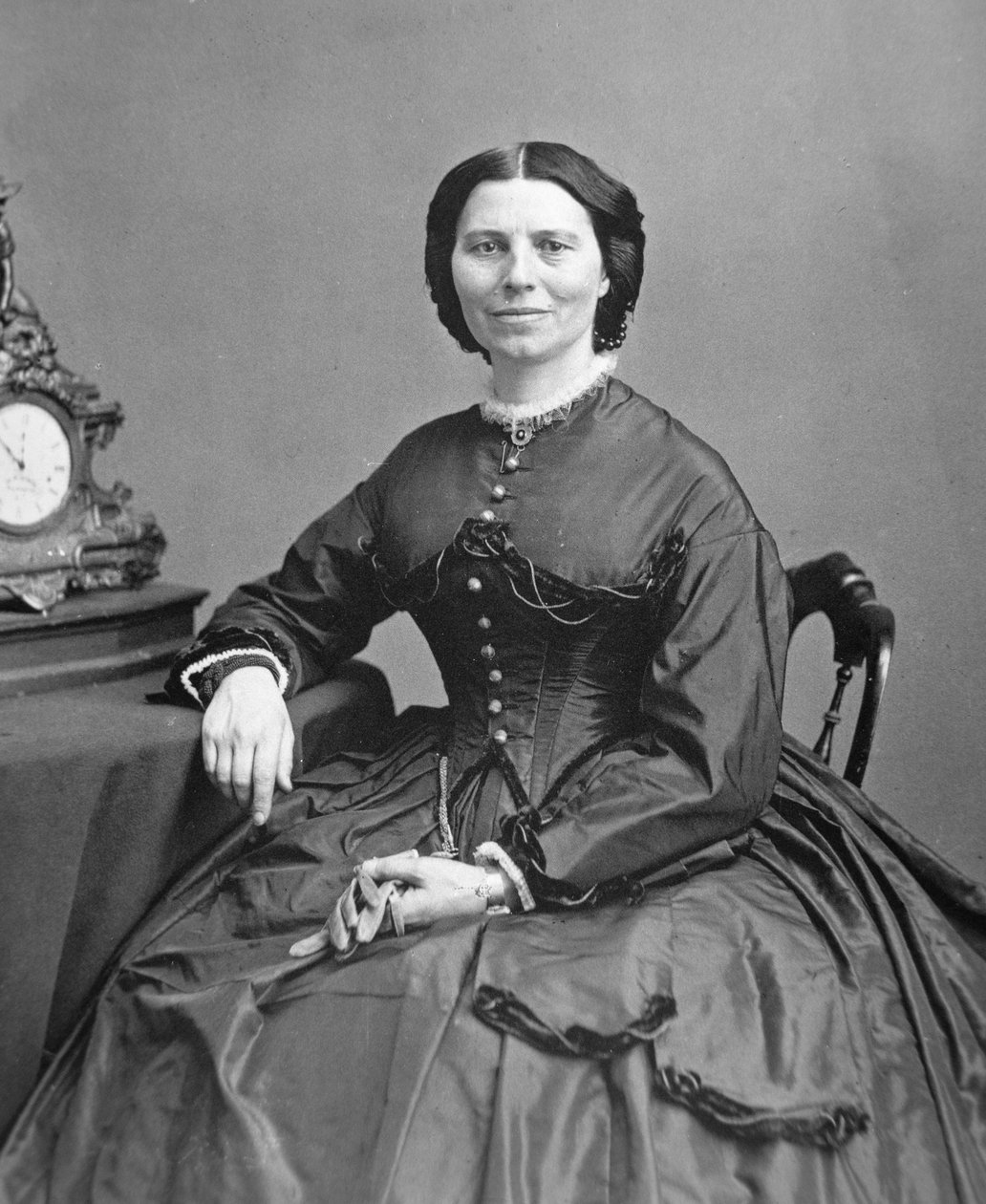 Clara Barton (1821-1912), ca 1865 (s/v foto) av Mathew Brady