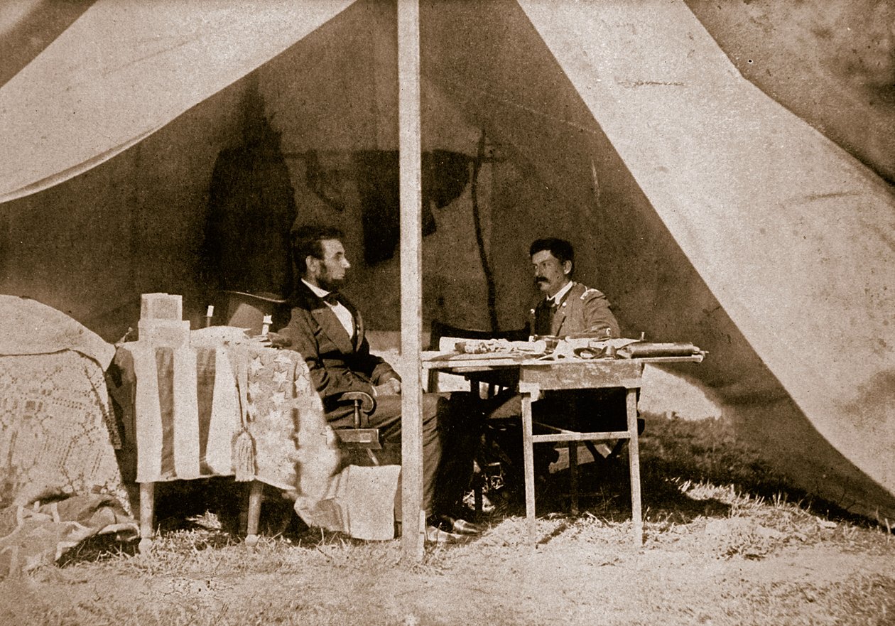 Den sista intervjun mellan president Lincoln och general McClellan i Antietam, 1862 av Mathew B. Brady