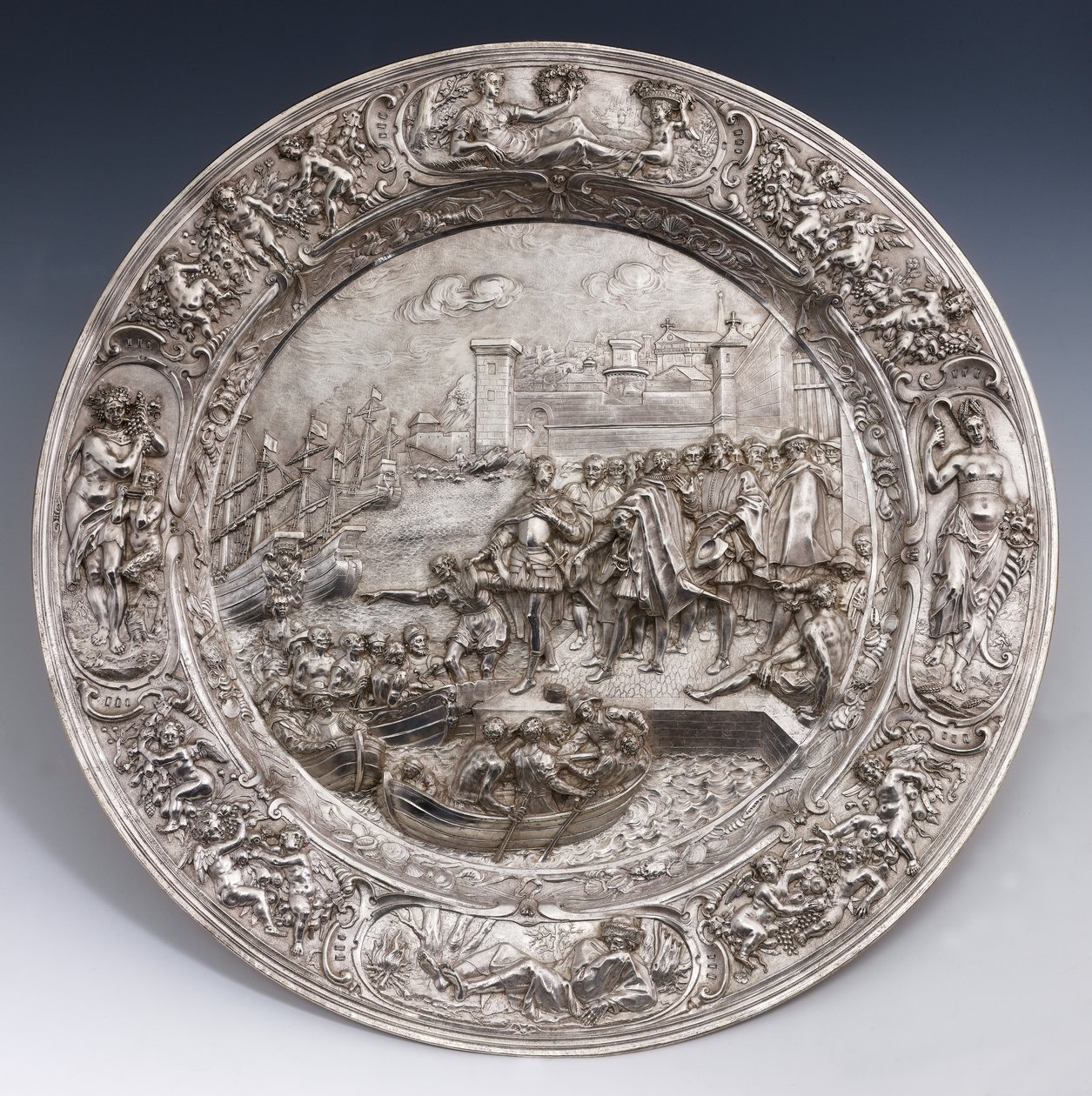 Silverplatta föreställande Christofer Columbus avfärd (smält silver, präglat och mejslat) av Matthias Melijn