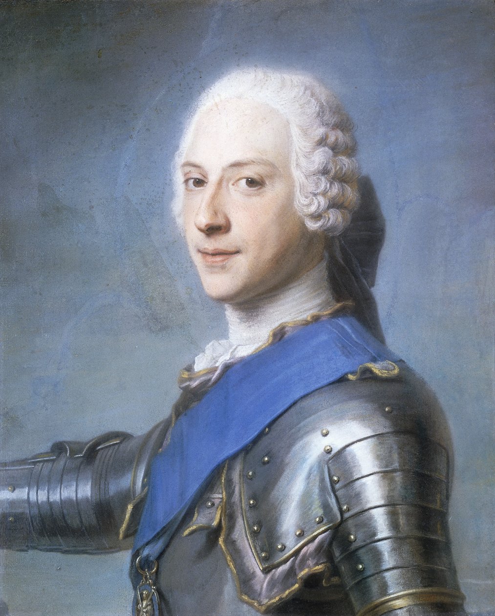 Porträtt av prins Charles Edward Stuart, bystlängd, i profil till vänster, hans huvud vänt framåt, hans högra arm upphöjd, av Maurice Quentin de La Tour