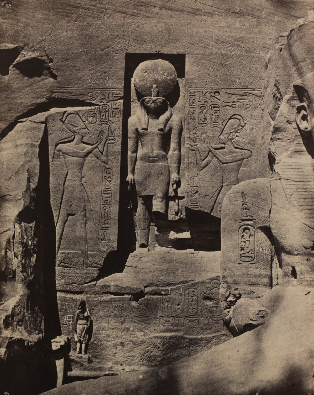 Abu Simbel, Skulpturer vid ingången till Spéos de Phré av Maxime Du Camp