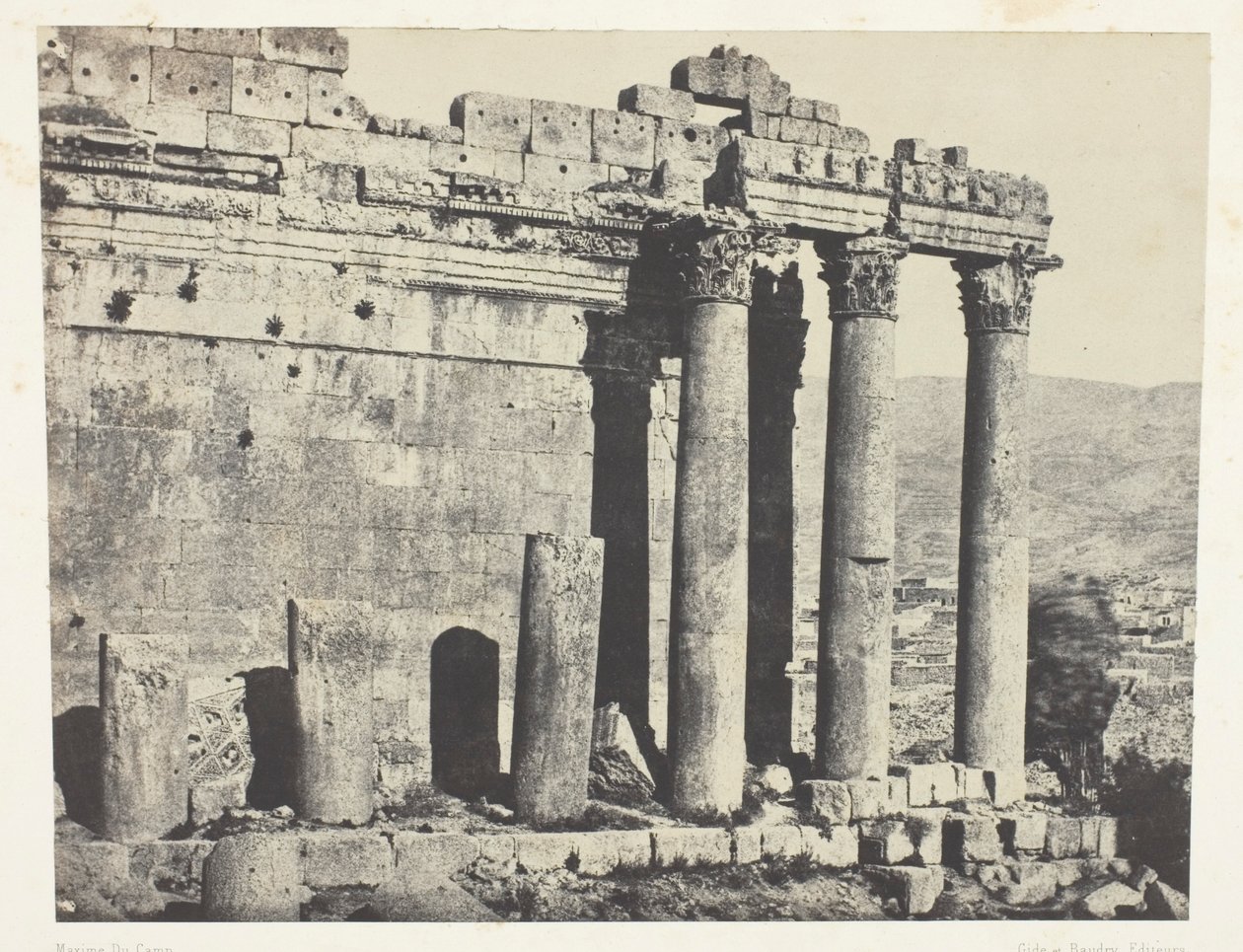 Baalbeck (Heliopolis), Jupitertemplet, västra fasaden; Syrien av Maxime Du Camp