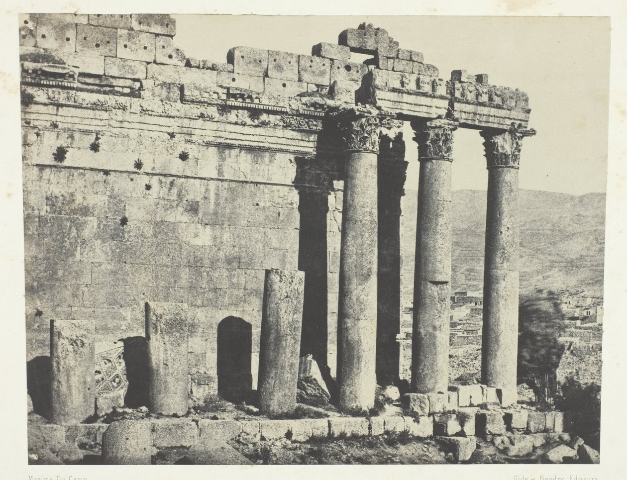 Baalbeck (Heliopolis), Jupitertemplet, västra fasaden; Syrien av Maxime Du Camp