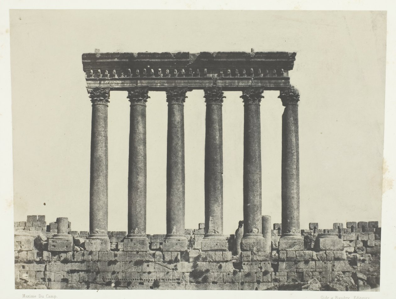 Baalbeck Heliopolis, Colonnade Of The Temple of the Sun, Syrien, 184951, tryckt 1852. av Maxime Du Camp