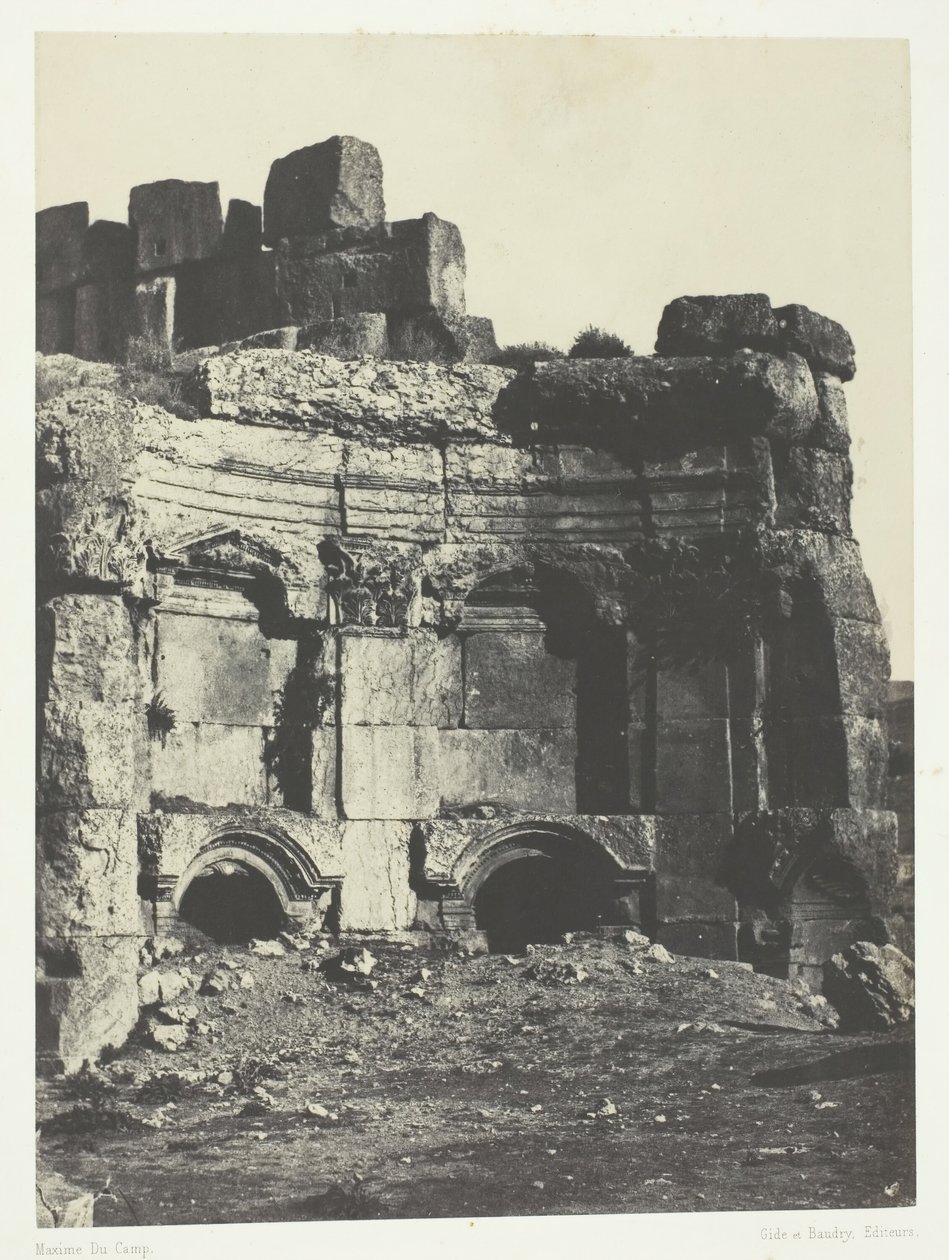Baalbeck Heliopolis, Hemicycle of the Enclosure of the Temples of the Sun and Jupiter, Syrien, 184951. av Maxime Du Camp