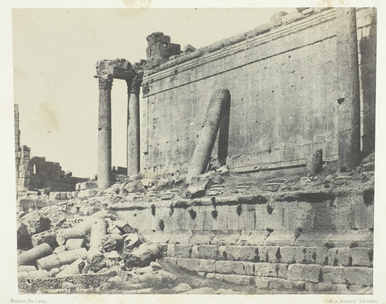 Baalbeck Heliopolis, Jupiters tempel, östra fasaden, Syrien, 184951, tryckt 1852. av Maxime Du Camp