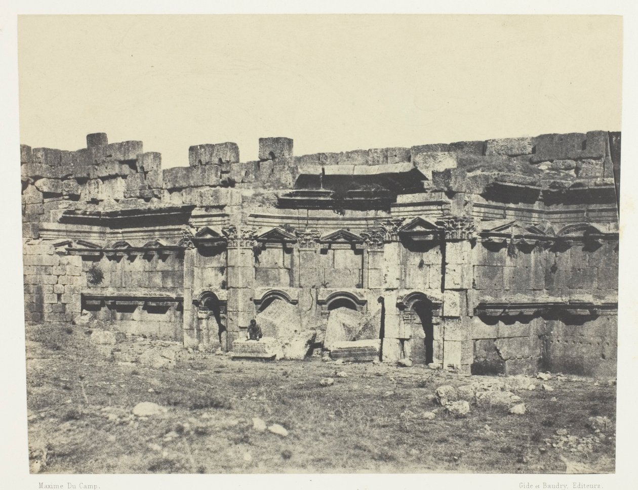 Baalbeck, Interiören i omslutningen av solens och Jupiters tempel; Syrien av Maxime Du Camp