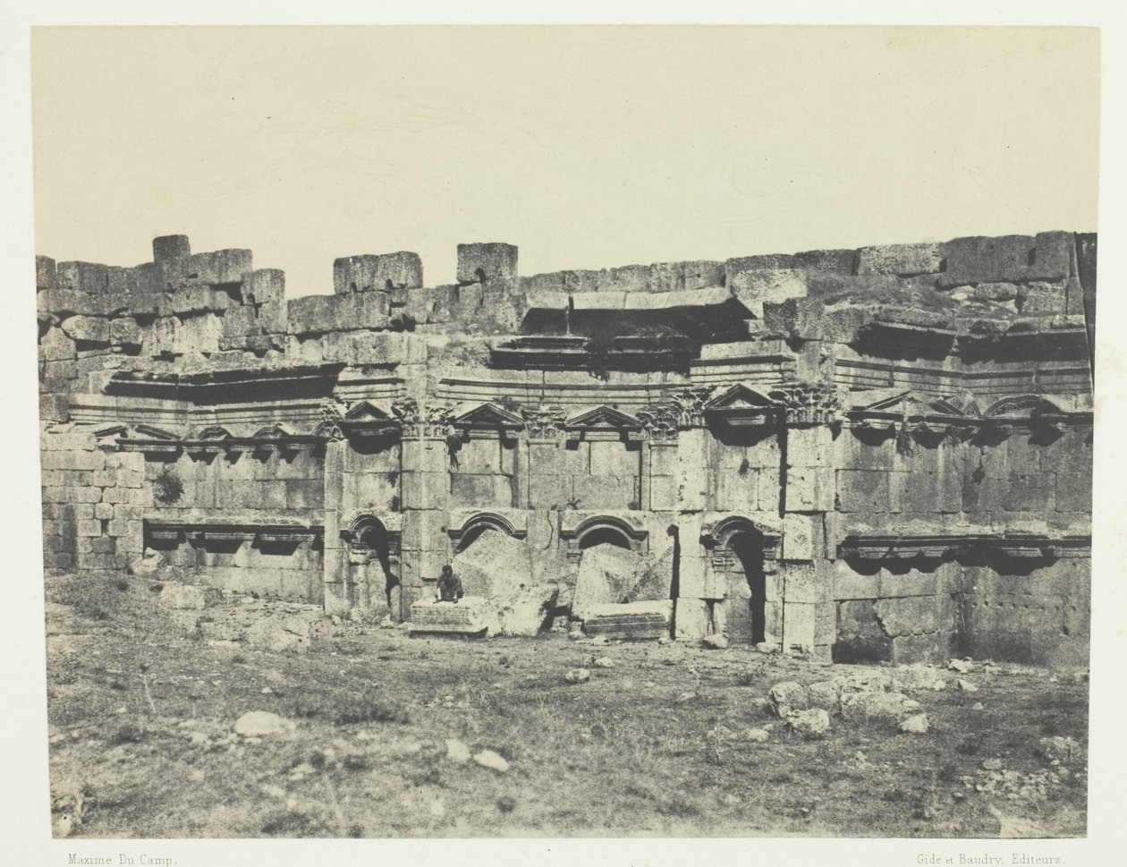 Baalbeck, Interiören i omslutningen av solens och Jupiters tempel; Syrien av Maxime Du Camp