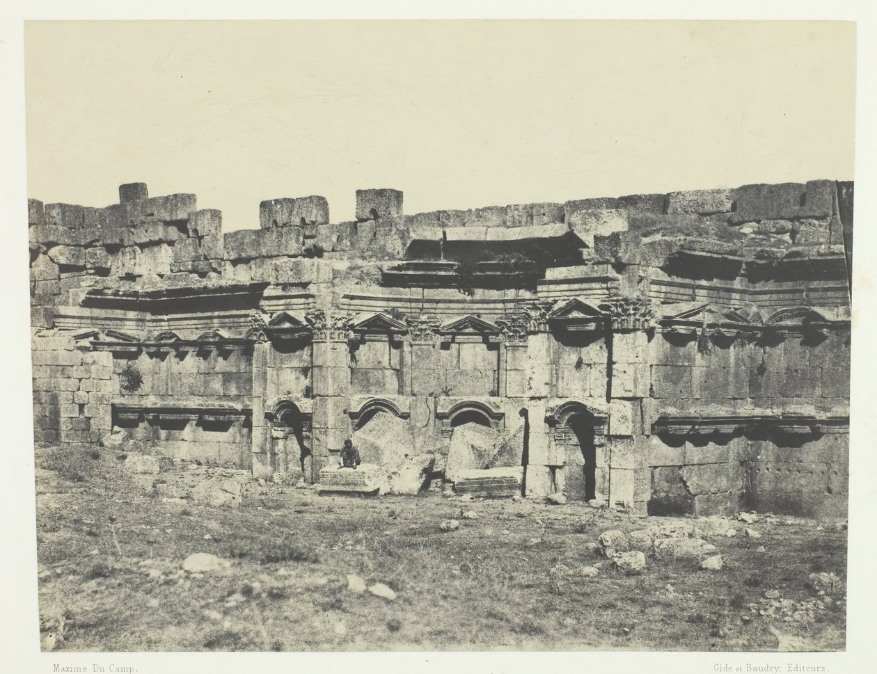 Baalbeck, Interiör av inhägnad av solens och Jupiters tempel, Syrien, 184951, tryckt 1852. av Maxime Du Camp