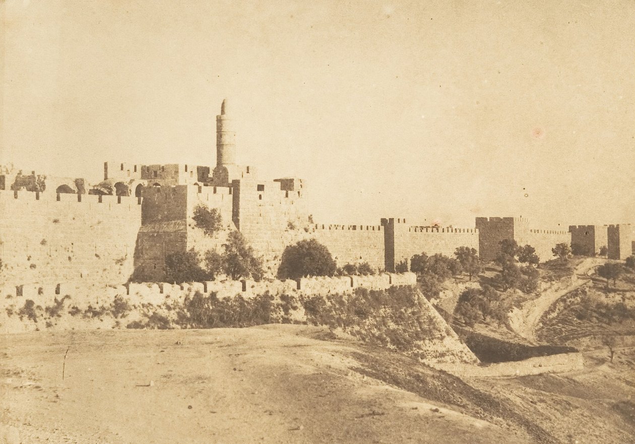 David Daoud Kalessys slott och Jerusalems murar, augusti 1850. av Maxime Du Camp