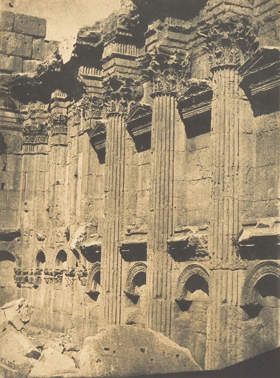 Inre pelargång av Naos i Jupiters tempel, vid Baâlbek Heliopolis, 15 september 1850. av Maxime Du Camp