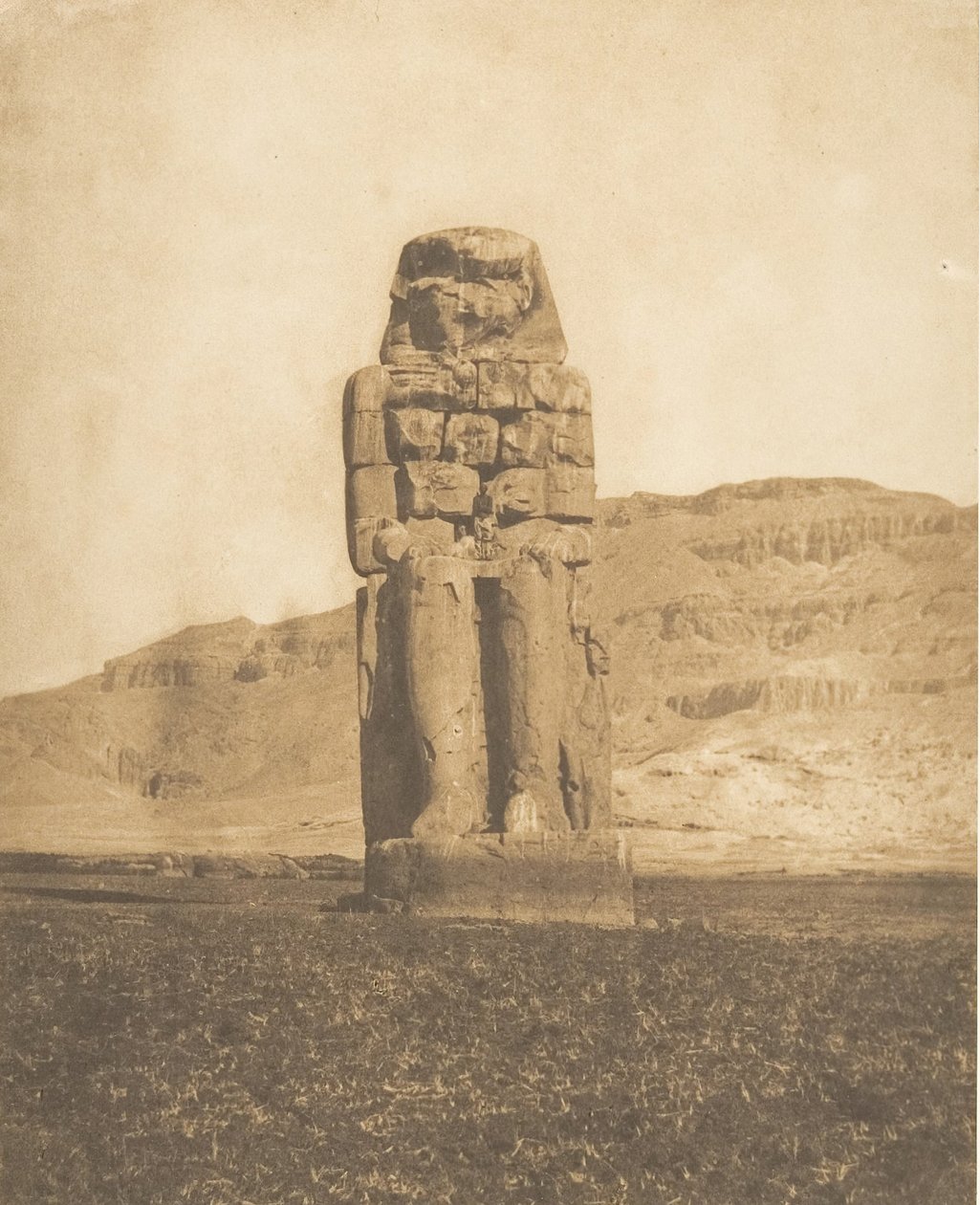 Restaurerad Colossus of Amenophis III, vid Thebes Vocal Statue eller Colossus of Memnon, 1849-50. av Maxime Du Camp