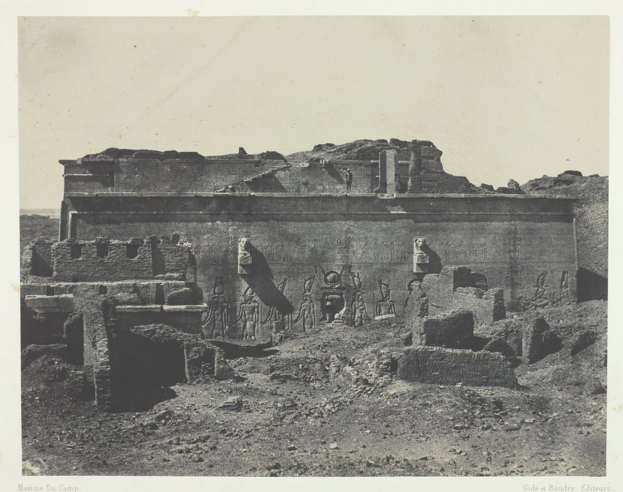 Bakre fasad, Dendera Teutyres stora tempel, övre Egypten, 184951, tryckt 1852. av Maxime Du Camp