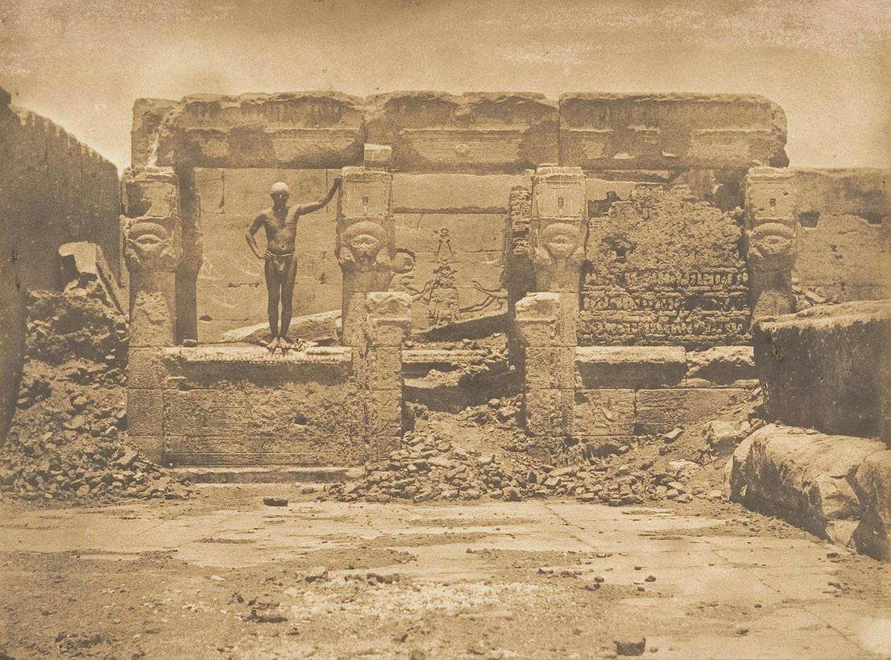 Hypeter av Athor, på terrassen till det stora templet i Dendera Tentyris, 1849-50. av Maxime Du Camp