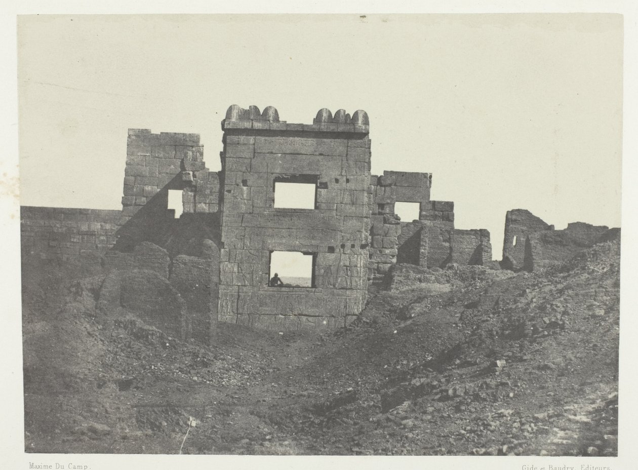 Medinet-Habou, östra fasaden av Gynécée de Ramsès-Mèiamoun; Thebe av Maxime Du Camp