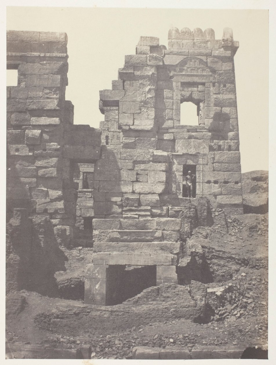 Medinet-Habou, norra fasaden av Gynécée de Ramsès-Méiamoun; Thebe av Maxime Du Camp