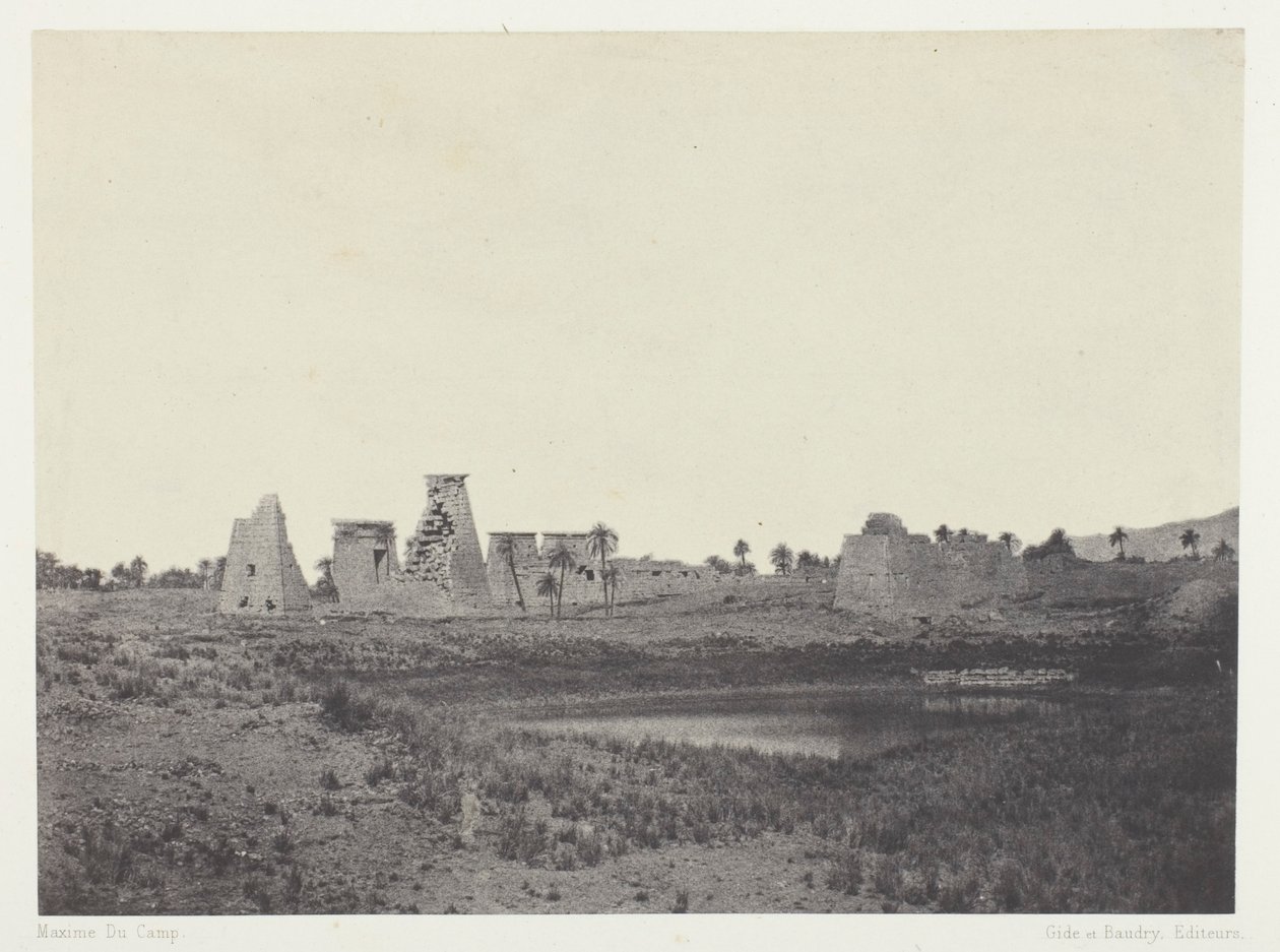 Karnak Palace, South Propylaea; Thebe av Maxime Du Camp