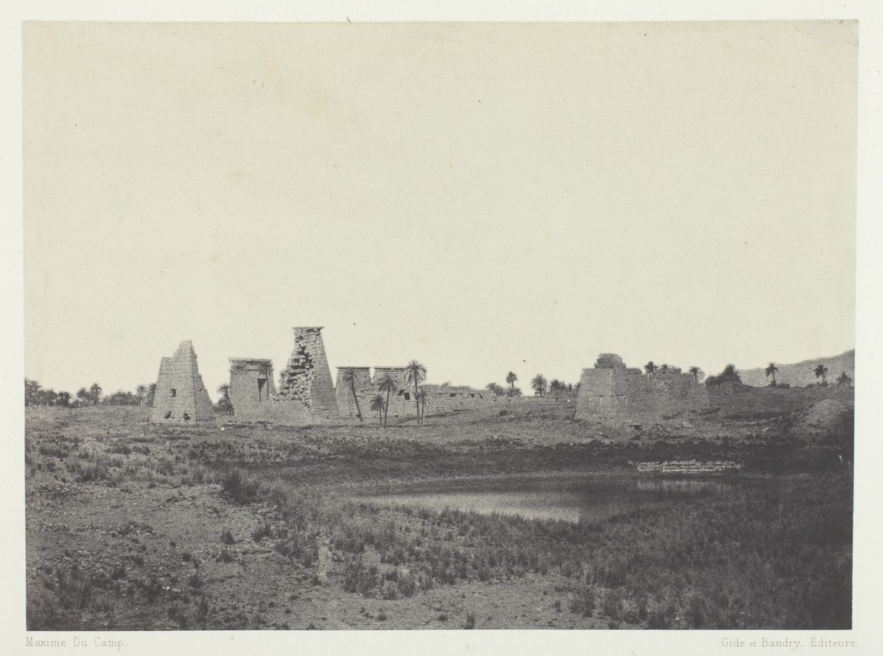 Karnak Palace, South Propylaea; Thebe av Maxime Du Camp