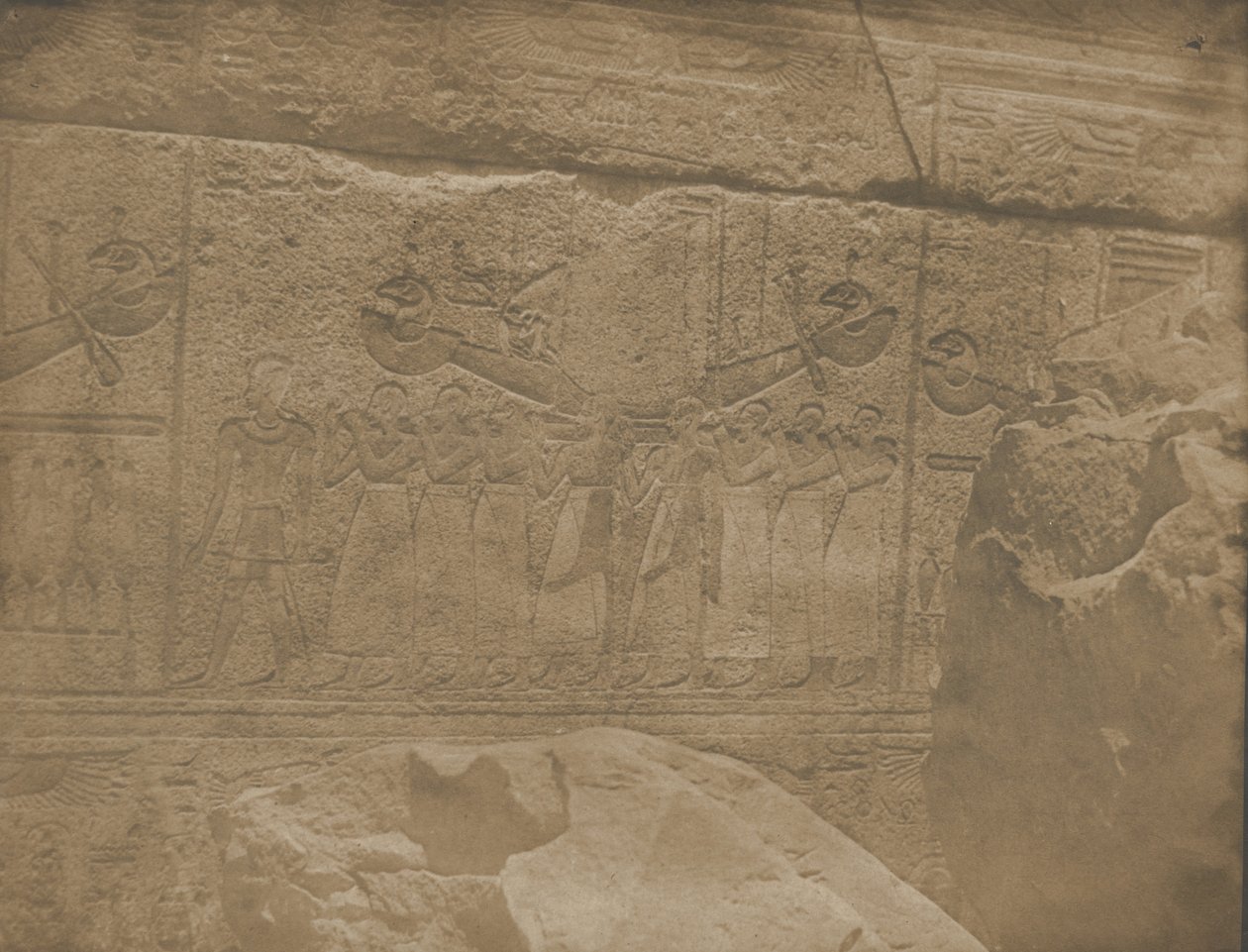 Karnak Palace, Exteriör sniderier av granithelgedomen., 1849-51. av Maxime Du Camp