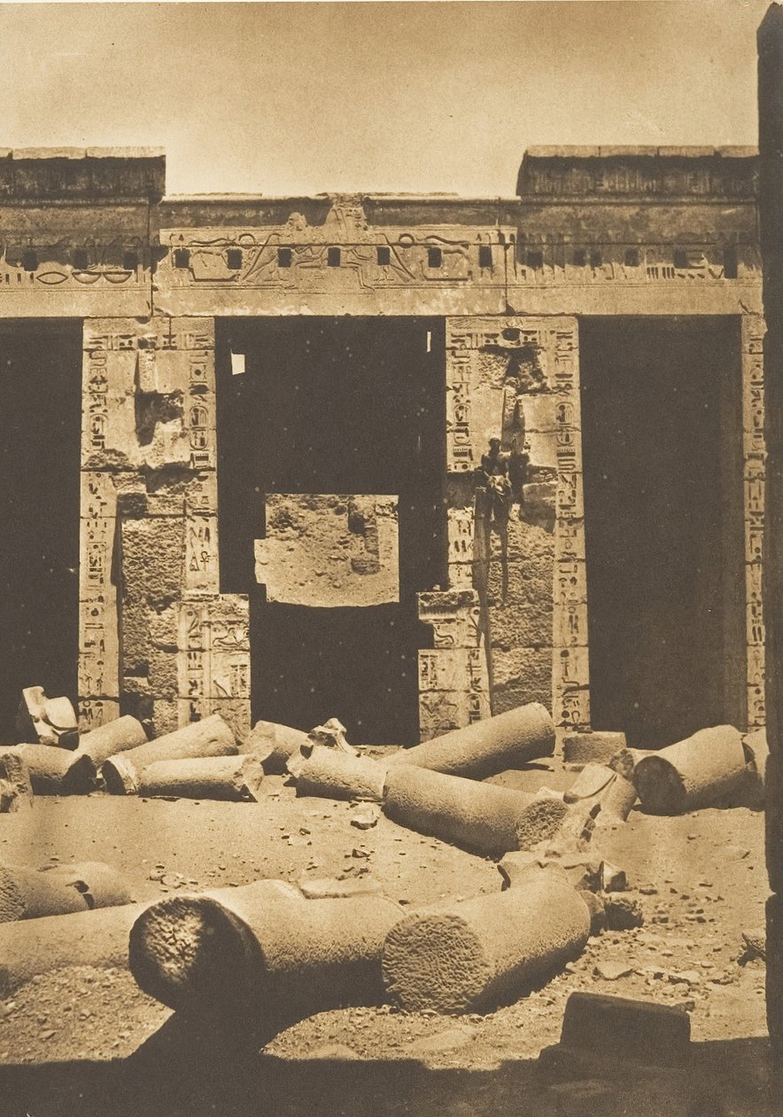 Pelare på innergården till palatset Rhamses-Meiamoun, vid Medinet-habou Thebe, 1849-50. av Maxime Du Camp