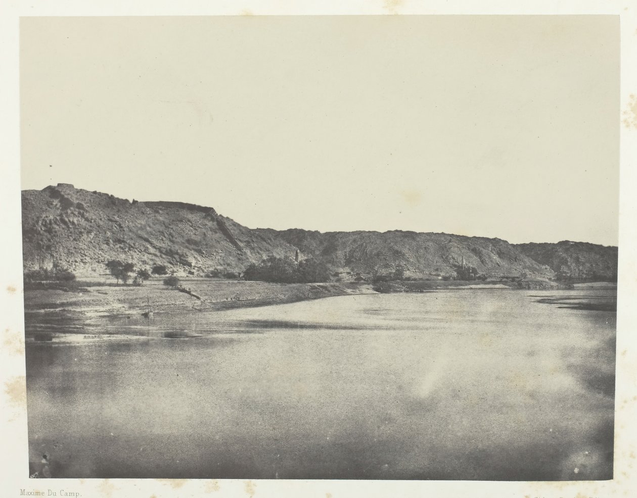 East Bank of the Nile Village of Bab, View Taken South Philoe, Nubia, 184951, tryckt 1852. av Maxime Du Camp