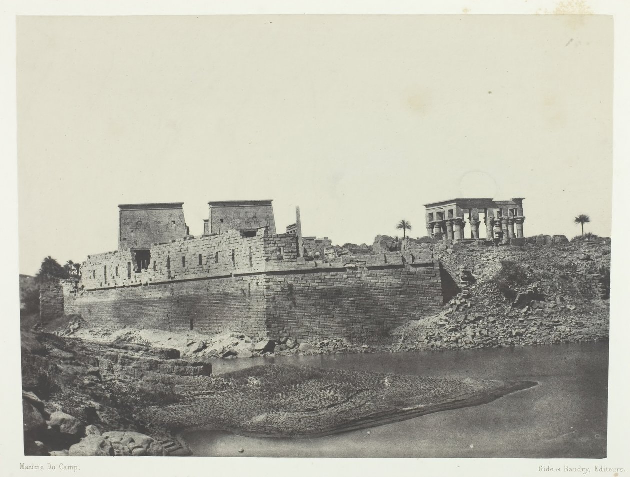 Utsikt från sydvästra vinkeln, Philoe, Nubia, 184951, tryckt 1852. av Maxime Du Camp
