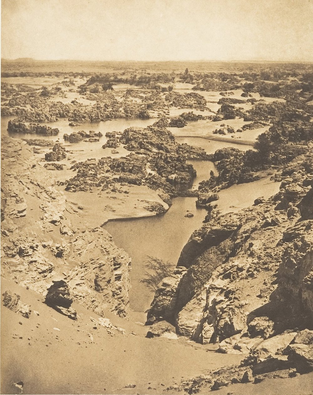 Kavaljervy av den andra grå starren, tagen från toppen av Djebel-Aboucir, 24 mars 1850. av Maxime Du Camp