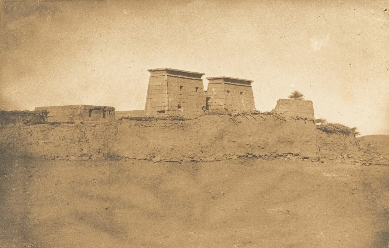 Utsikt över Pylonerna i Khons-templet och en del av byn Karnac, 1849-50. av Maxime Du Camp