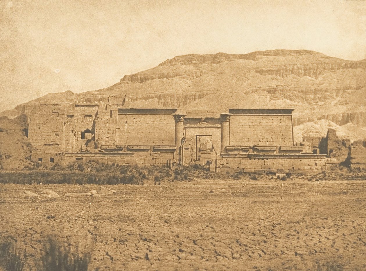 Allmän syn på Medinet Habu, tagen från östra Thebe, 1849-50. av Maxime Du Camp