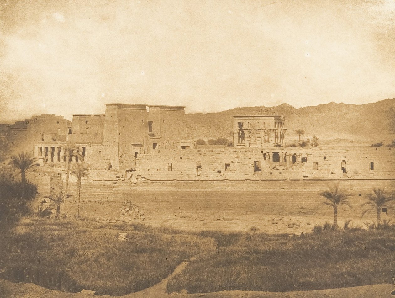 Allmän bild av ön Philae, tagen från ön West Begueh, 1849-50. av Maxime Du Camp