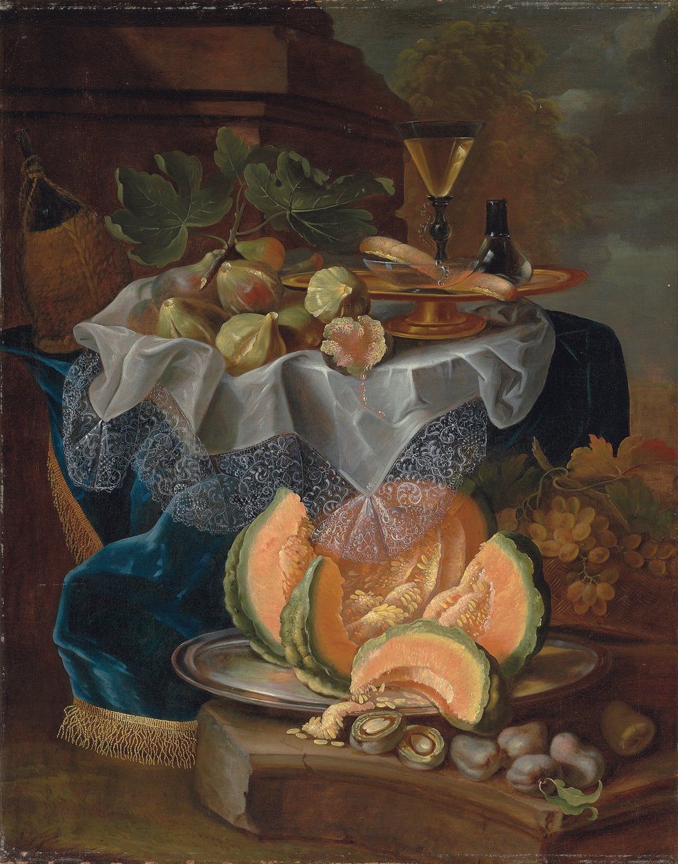 Fikon, en förgylld tazza med ett facon-de-venise vinglas, på ett draperat bord, en skuren melon på ett tennfat med plommon på en sockel av Maximilian Pfeiler or Pfeiller
